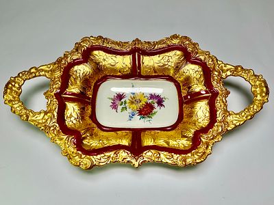 קערת פורצלן MEISSEN מייסן חתום, עתיק, מעוטר פרחים ציורי יד והזהבה ללא פגמים. גודל כולל ידיות- 