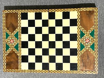 שחמט בקופסה עבודת יד מרקטרה מיורקה ספרד וינטאג׳ - מידות במצב סגור 24X18 ס''מ - גובה 7 ס''מ 