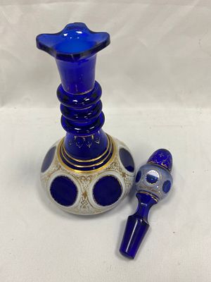 לוט פורצלנים וקריסטלים שונים כולל : 8 פריטי פורצלן של חברת rosenthal חתומים. דגמים שונים 