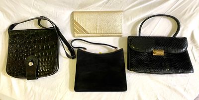 אוסף 4 תיקים וינטג׳ שונים במצב משומש וטוב 
מידות מ 22x12ס״מ עד 22x25ס״מ