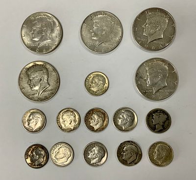 לוט 16 מטבעות הכוללים: 5 מטבעות חצי דולר אמריקאי, 1964,כסף, משקל 61 גרם, 11 מטבעות של 10 סנטים 