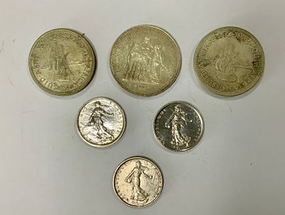 לוט 6 מטבעות הכוללים: מטבע 50 פרנק צרפתי 1975 משקל 29 גרם, 3 מטבעות 5 פרנק צרפתי 1960 משקל 35 