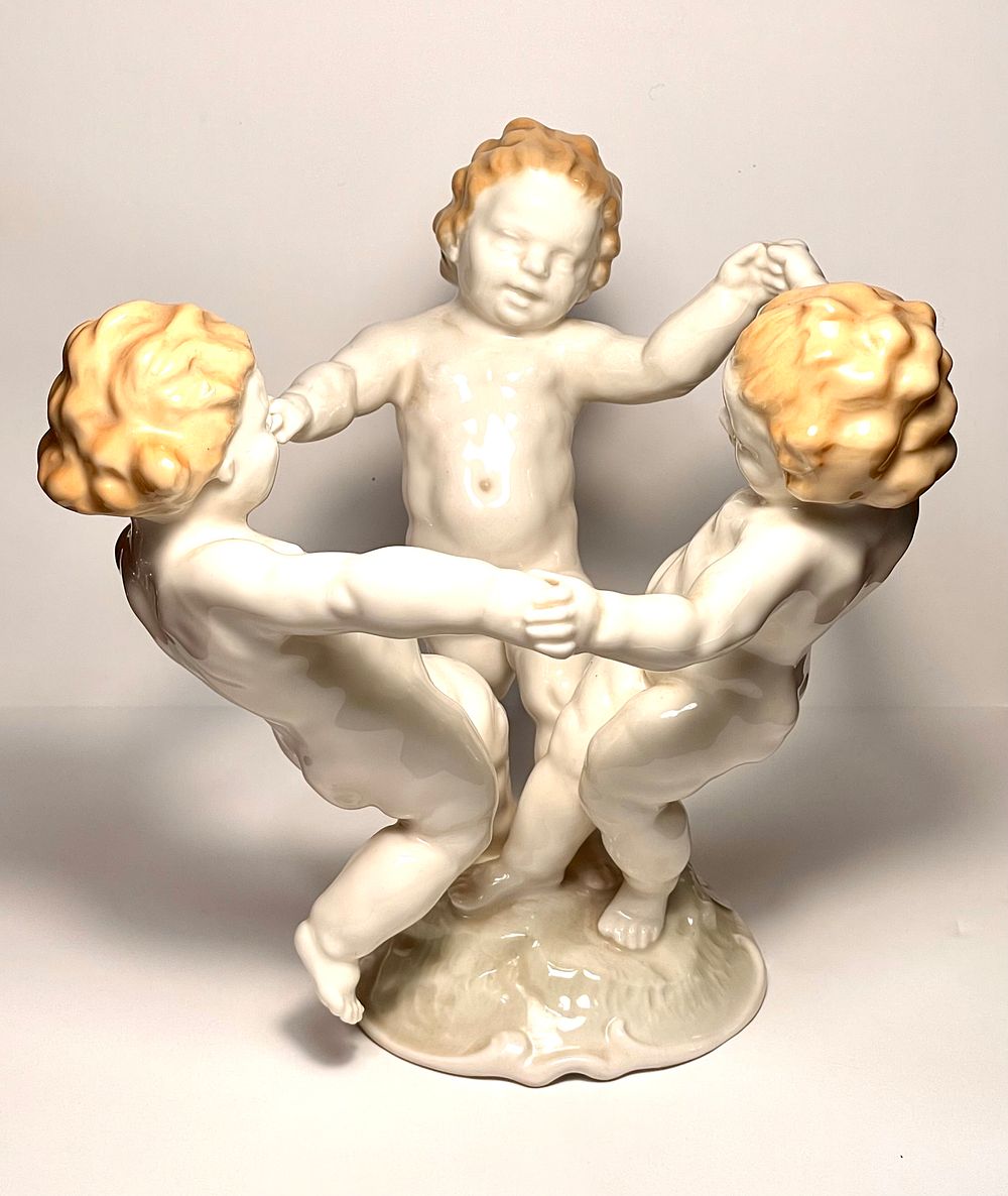 Karl Tutte for Hutschenreuther - פסל הוטצנרויטר 3 ילדים רוקדים - שנות ה 30 חתום - האמן קארל 