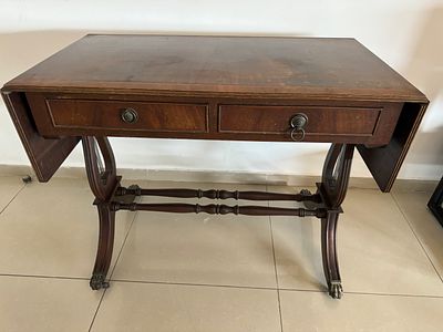 שולחן עתיק נפתח בצדדים גובה 74 ס׳׳מ גודל סגור 95x50 ס׳׳מ גודל פתוח 145x50 ס׳׳מ