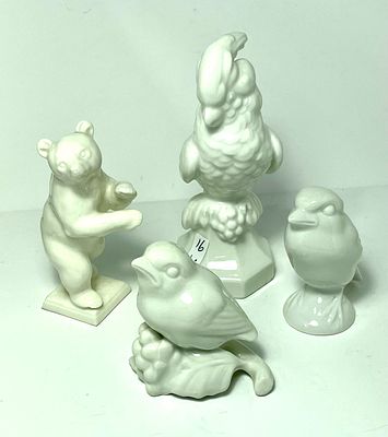 אוסף 4 פיסלי פורצלן חתומים - חיות -7-7-10-13.5 ס''מ גובה ( הדובי עם ציפ קטן מאוד בבסיס )