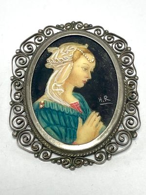 סיכה עתיקה ציור יד מיניאטורה חתומה דמות אישה במסגרת כסף 3.5X4 ס''מ עבודת פיליגראן