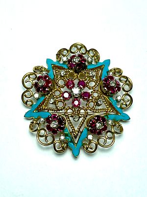 סיכת זהב 18 קרט עם אמייל יהלומים ורובינים - 20.2 גרם-קוטר 4.5 ס"מ -משובצת 35 יהלום סה"כ כ 0.80 