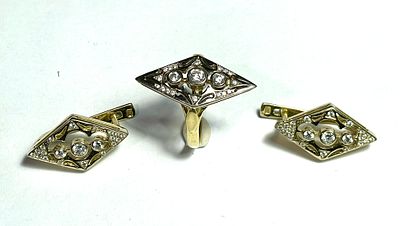 סט טבעת זהב 18 קרט חתומה וזוג עגילים זהב 14 קרט חתומים עם 61 יהלומים במשקל כולל כ 1.20 CT נקי לבן