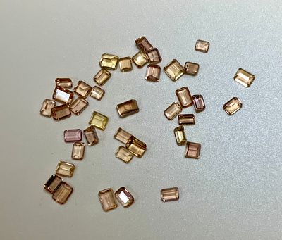 לוט 39 אבני חן טופז אימפריאל ורוד בגוונים שונים באיכות מעולה, סה׳׳כ 16.43 ct