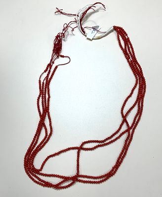 לוט 4 שורות קורלים אדומים טבעיים 2.5 מ׳׳מ קוטר כל אחד 78 ct ברוטו כולל חוט