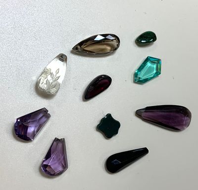 לוט 10 אבני חן שונות בליטושים שונים- כ 68 CT