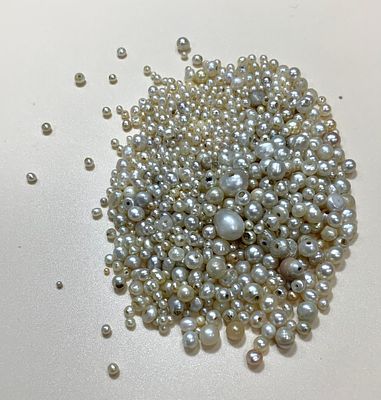 לוט פנינים מיניאטוריות מוכנות לשזירה משקל 31.3 גרם