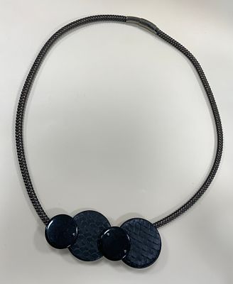 חגורת עור ומתכת בדוגמת שזירה מיוחדת חתום EMPORIO ARMANI אורך 126 ס"מ מגיע בקופסה המקורית