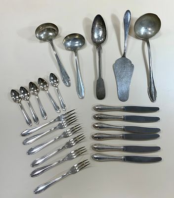 סט סכום כסף לא מלא 800 חתום גרמני עתיק הכוללים : 5 כפיות קטנות 5 מזלגות קטנות 6 סכינים קטנים ו6 