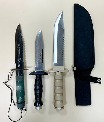 לוט 3 סכיני צלילה קומנדו שונים במצבים שונים: סכין חדש בנרתיק עם ערכת הישרדות מצפן ונרתיק באורך- 