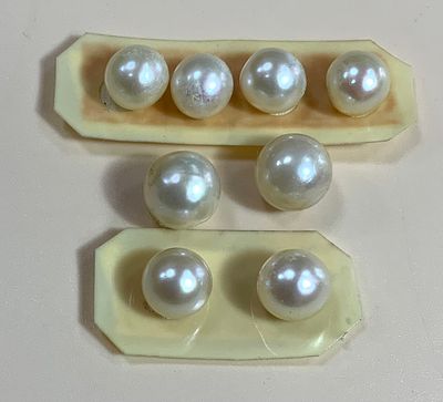 לוט 8 פנינים הכוללים : 2 פנינים 10.5 מ׳׳מ 2 פנינים 9.5 מ׳׳מ ועוד 4 פנינים 9 מ׳׳מ כל אחד
