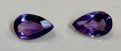 שני אבני אמטיסט בליטוש טיפה משקל כולל 3.8 ct סה׳׳כ צבע וברק חזק ללא תעודה
