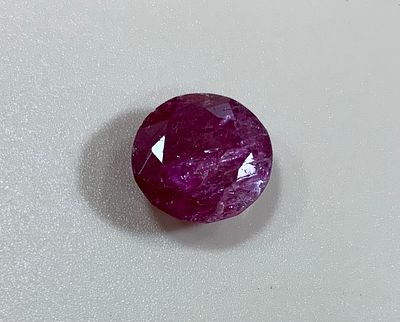 רובי עגול אדום ורוד ללא תעודה במשקל 4.52 ct ללא תעודה