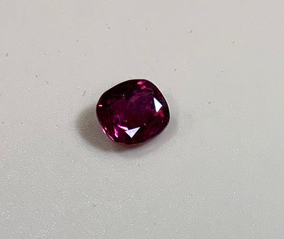 רובי עגול אדום ורוד ללא תעודה במשקל 1.4 ct ללא תעודה
