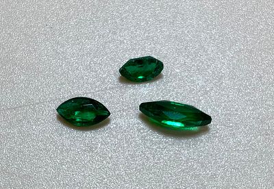 לוט 3 אמרלדים בגדלים שונים ליטוש מרקיזה 0.8 ct ללא תעודה