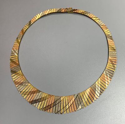 ענק לצוואר, זהב 14k איטלקי, מעוצב בשלושה צבעים עבודת אמן , חתום. משקל 42.7 גרם (נקנה בכיכר 