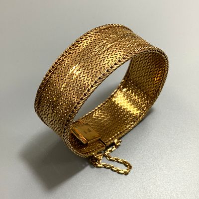 צמיד זהב 18k חתום יוצר בארגניטינה , משקל 50 גרם קוטר פנימי 6.5 ס״מ , אורך כ20 ס״מ.