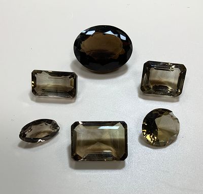 לוט 6 אבני סמוקי קוורץ מלוטשים 167CT. שתי אבנים שבורות ניתן לראות בתמונות
