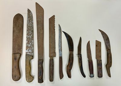 לוט 10 מצטות וסכינים שונים , בגדלים שונים עם חלודה 
אורך בין 24 ס"מ- 49 ס"מ