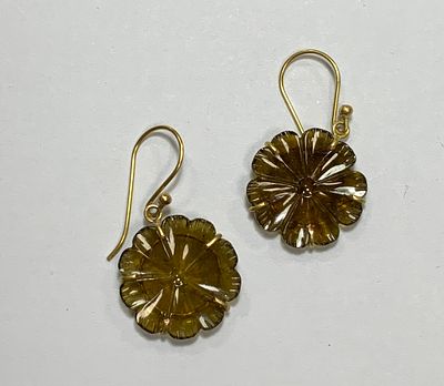 זוג עגילי זהב 14k משובץ טורמלין מגולף בצורת פרח משקל 8.4 גרם