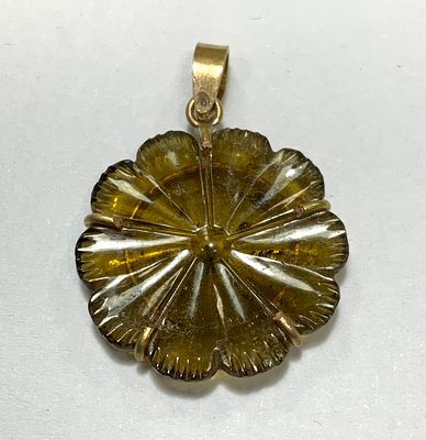 תליון זהב 14k משובץ טורמלין מגולף בצורת פרח משקל 8.4 גרם