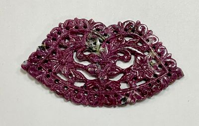 רובי גדול ומרשים 193 ct גילוף עבודת יד צורת פרחים