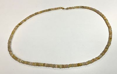 מחרוזת אבני חן אופל אתיופי כ90 ct סה׳׳כ