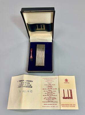 מצית של חברת DUNHILL בקופסה המקורית , כולל ניירת ואחריות מ-1979 (אחריות לא תקפה) , מילוי גז 