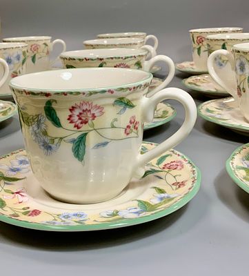 סט פורצלן ל 12 איש ספלים וצלחות מאינדונזיה , מודרני מעוטר הדפסים בצורת פרחים קוטר הצלוחית 15 