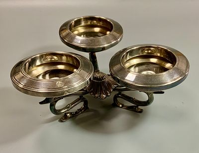 כלי הגשה ארט דקו של חברת , CHRISTOFLE צרפת , חתום PETROSSIAN פריז , ציפוי כסף גובה 10 ס"מ