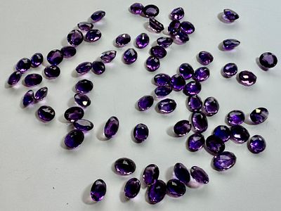 לוט 68 אבני אמטיסט בליטוש אובלי משקל סה׳׳כ 226.7 ct