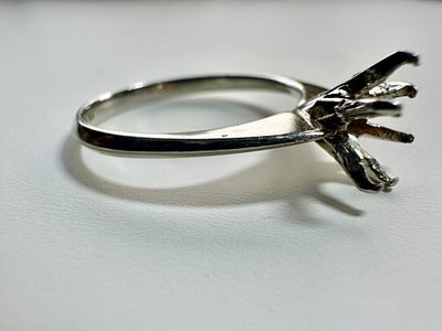 טבעת פלטינה 950 חתום מוכן לשיבוץ אבן מרכזית מידה 61 eu משקל 4.3 גרם