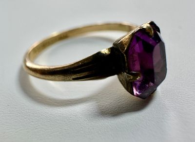 טבעת זהב 14k משובצת אמטיסט במרכזחתום מידה 53 eu משקל 1.4 גרם