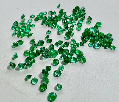 לוט 177 אבני אמרלד קטנים משקל 8.8 ct