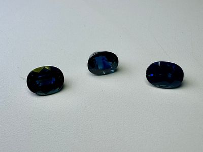 לוט 3 ספירים בליטוש אובלי נקי צבע חזק משקל 5.1 ct