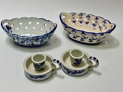 לוט פורצלן delft הולנדי זוג קערות בגודל 15x9.5 ס״מ כל אחד וזוג פמוטים בגובה 4 ס״מ וקוטר 7 ס״מ כל אחד