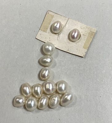 לוט 14 פנינים עם חור אחד בגדלים שונים בין 6-8 מ׳׳מ כל אחד