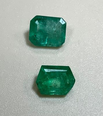 2 אמרלדים בליטוש מלבני משקל 1.96 ct ללא תעודה