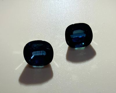 זוג ספירים כחול עם זריקות ירוק משקל 4.1 ct ללא תעודה