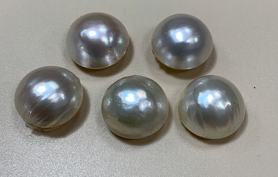 5 פניני מובי קבושון עגולות בקוטר 17 מ׳׳מ באיכות וצבע טובים מאוד