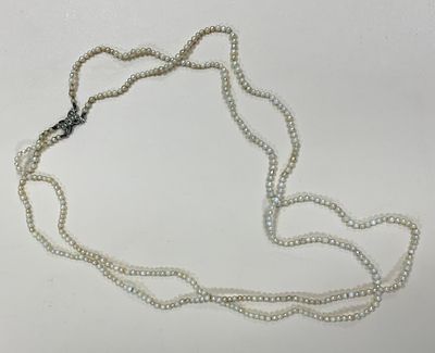 שרשרת שתי שורות פנינים מיניאטורות קוטר 2.2 עד 2.6 מ''מ עם סוגר מתכת