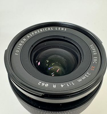 עדשה FUJIFILM פוג'יפילם FUJIFILM SUPER EBS XF 23 mm F\1.4 1.4-16 mm מצב כללי טוב מאוד כחדש עם 