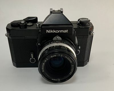 מצלמה עם עדשה NIKON ניקון f/2 FT2 5361591 יפני 50mm NIKKORMAT NIKKOR-HC מצב טוב קיימת חריטה של