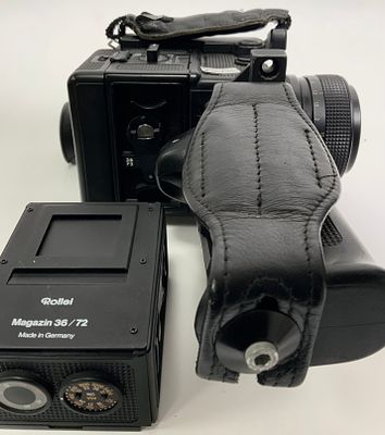 מצלמה 35 ממ עם עדשה ROLLEIFLEX 3003 FM2/T גרמני מצב משומש מעולה כולל גריפ עם 2 גבים להחלפה