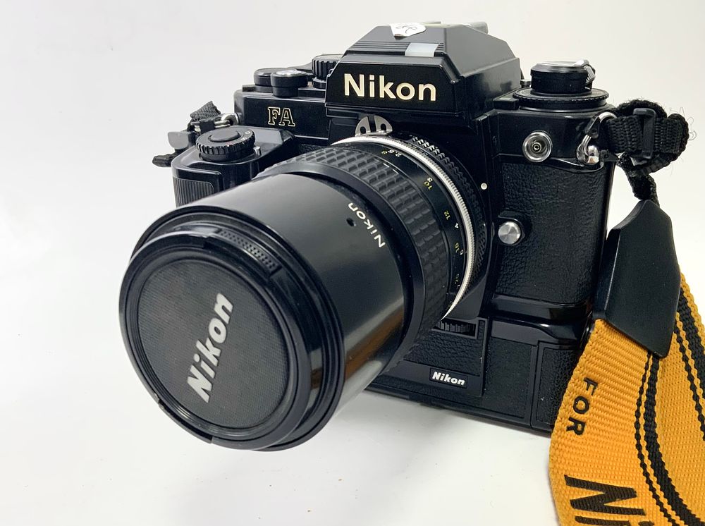 מצלמה NIKON F2 MF-16 5371517 מצב טוב מאוד עם גריפ MD-15 ועדשה NIKKOR 135mm f/2.8